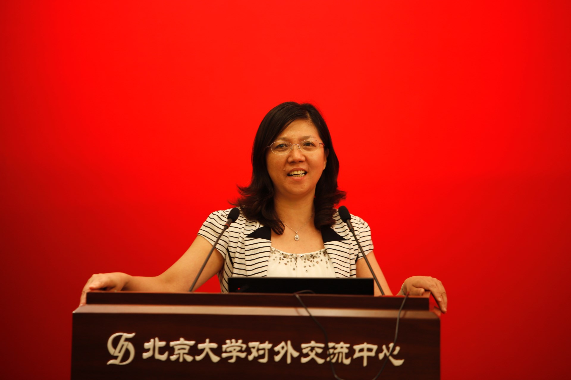 20180703H漫app下载通道
计算社会科学研究中心成立大会暨学术研讨会举行02 - 副本1.jpg